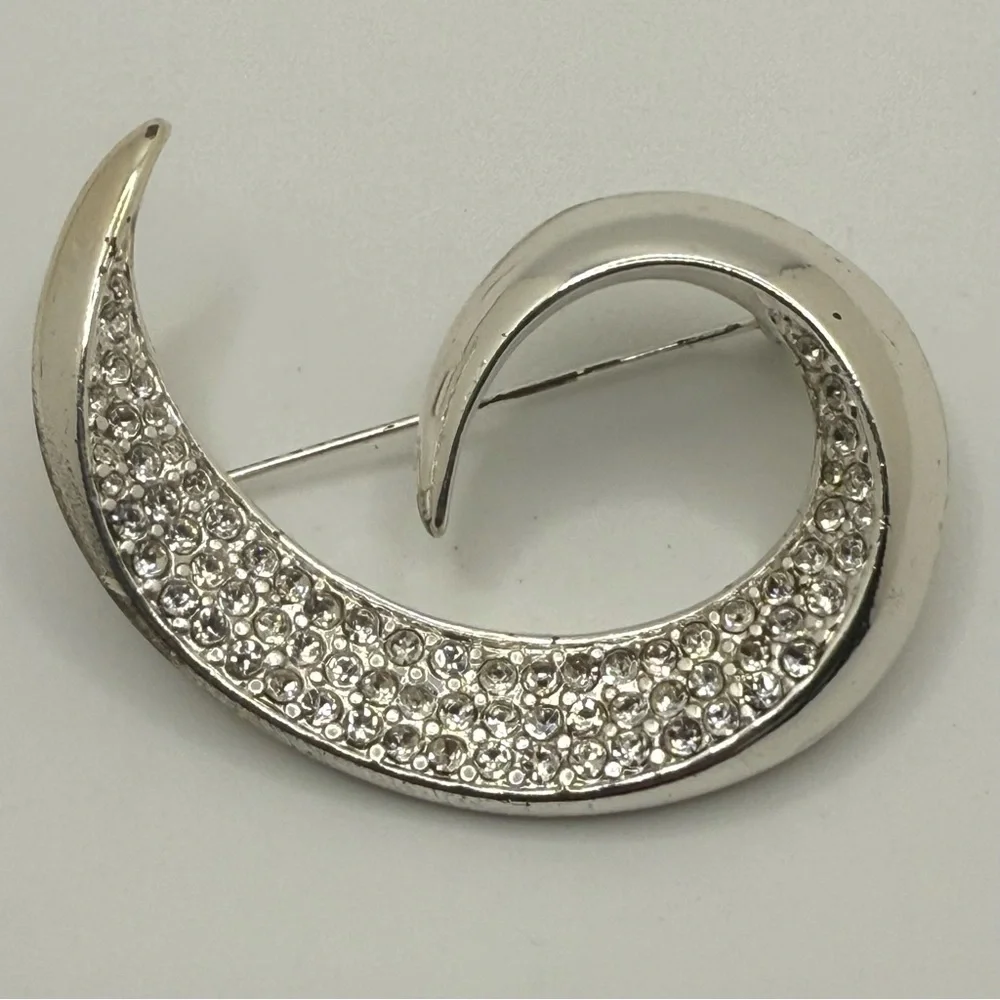 Vintage silvertone rhinestone Brooch‎ swirl crescent shrimp style